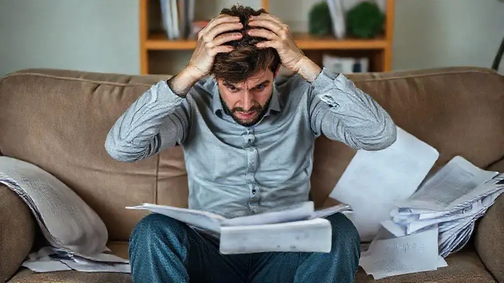 Como os sintomas de crise se manifestam psicologicamente?